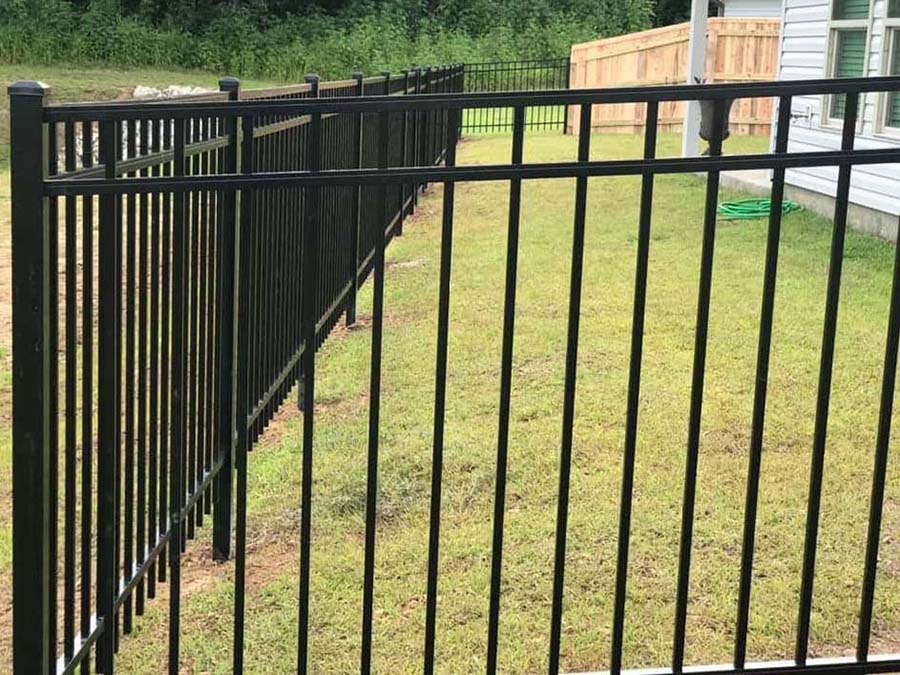 Photo of a Lafayette LA aluminum fence