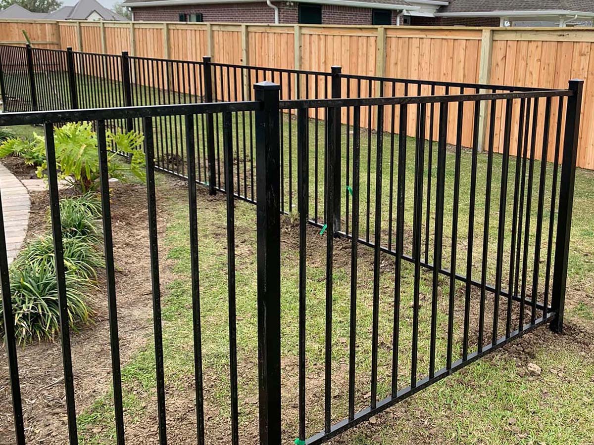 Photo of a Acadiana aluminum fence