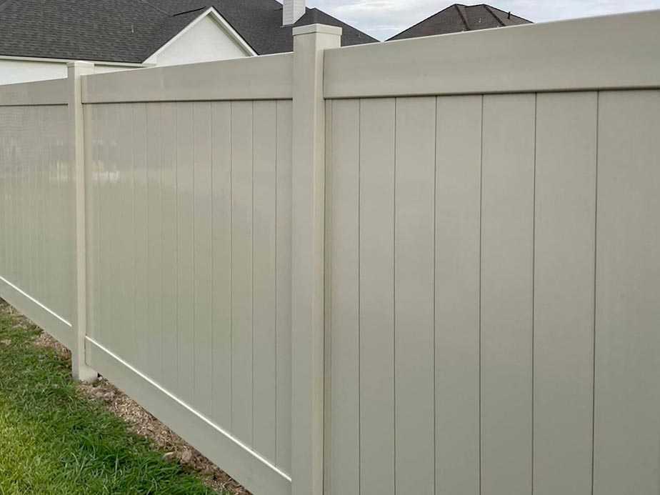 Abbeville Louisiana vinyl privacy fencing